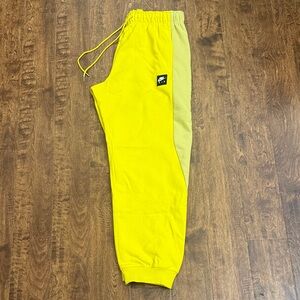 Nike AIR Multi Sport Joggers Size L